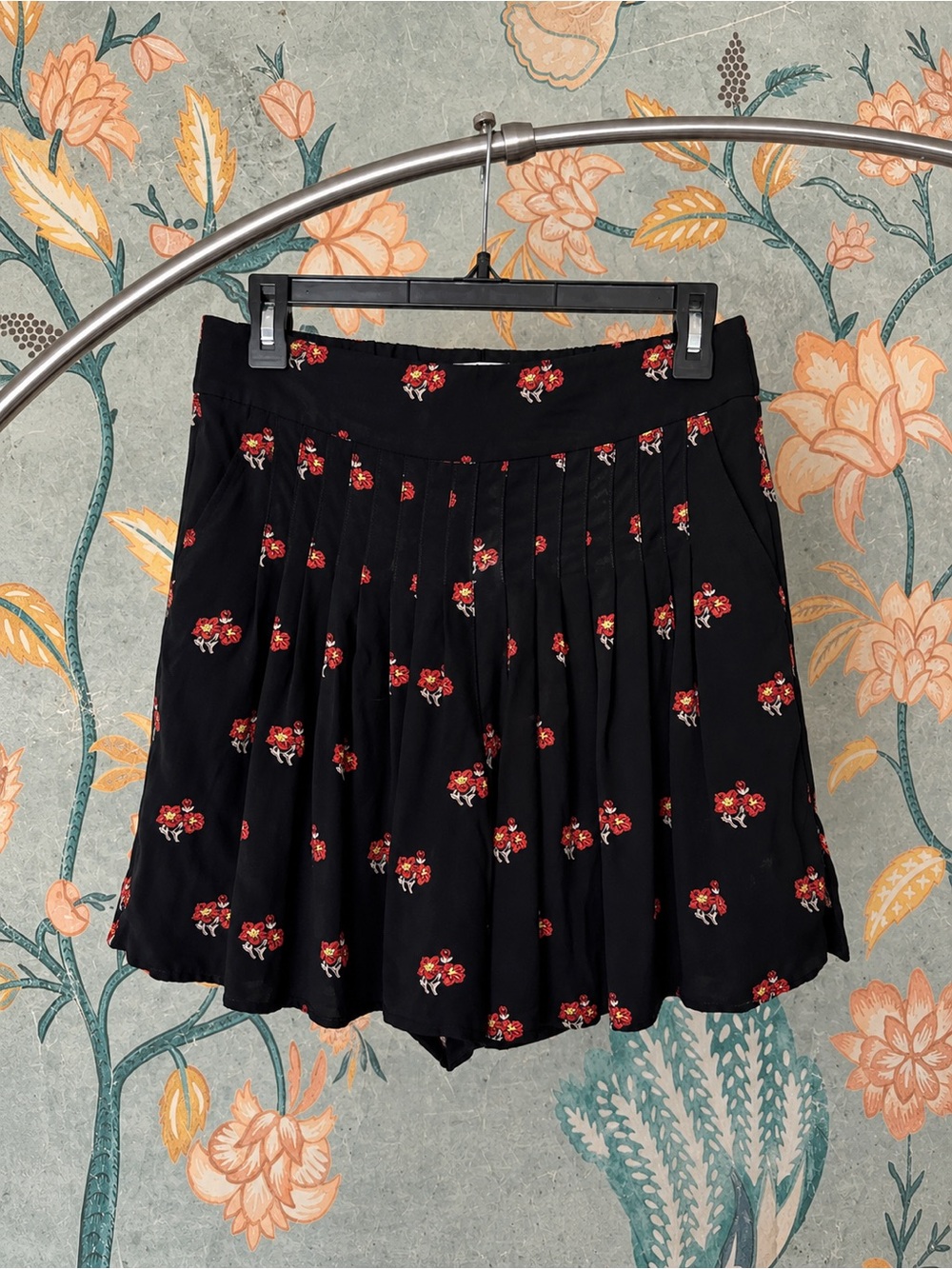 Maeve Anthropologie Floral Pleated Shorts Pockets Black Red XS
